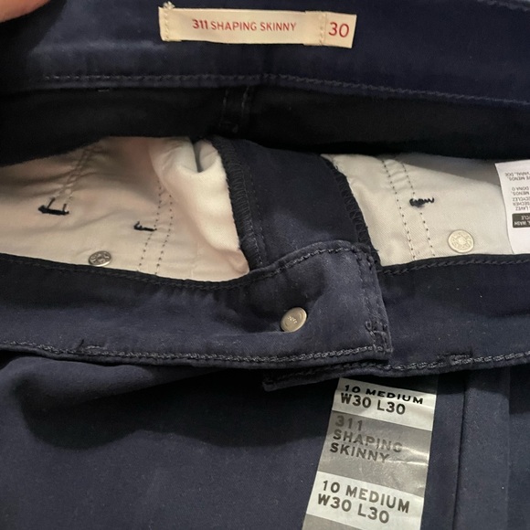 Blue Levi’s pants size 30 - Picture 3 of 3